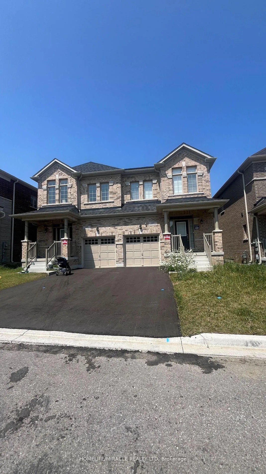 Photo 2 of 47 Trailbank Gardens, Hamilton, Waterdown — HOMEH