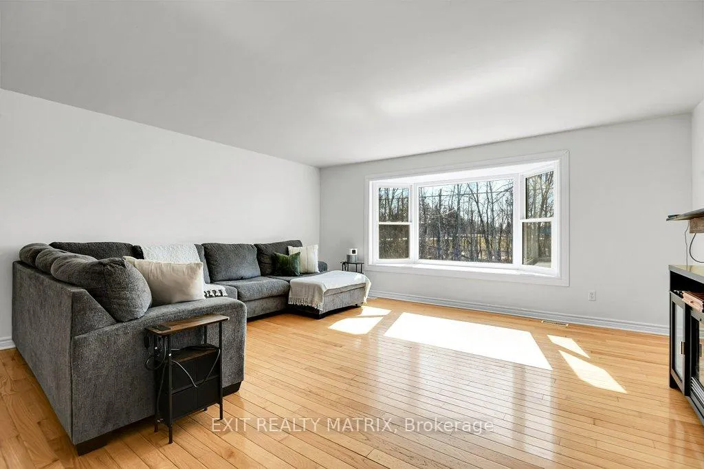 Photo 4 of 2750 Eldo Street, Ottawa, Metcalfe — HOMEH