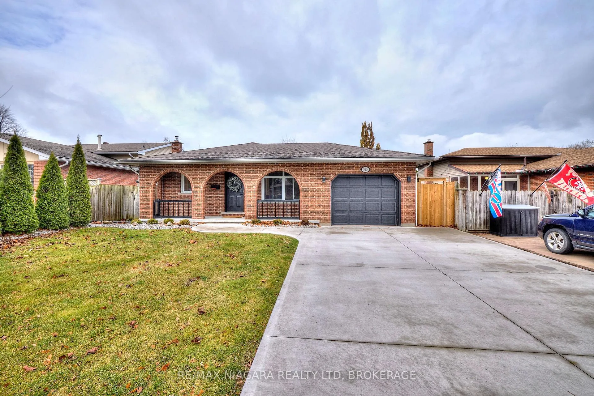 Photo 2 of 310 Main Street, St. Catharines, Port Dalhousie — HOMEH
