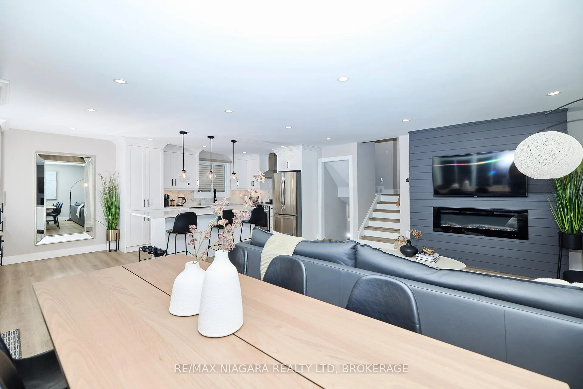 Photo 8 of 310 Main Street, St. Catharines, Port Dalhousie — HOMEH