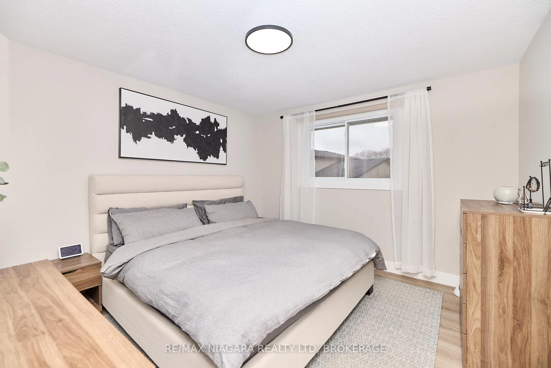 Photo 11 of 310 Main Street, St. Catharines, Port Dalhousie — HOMEH