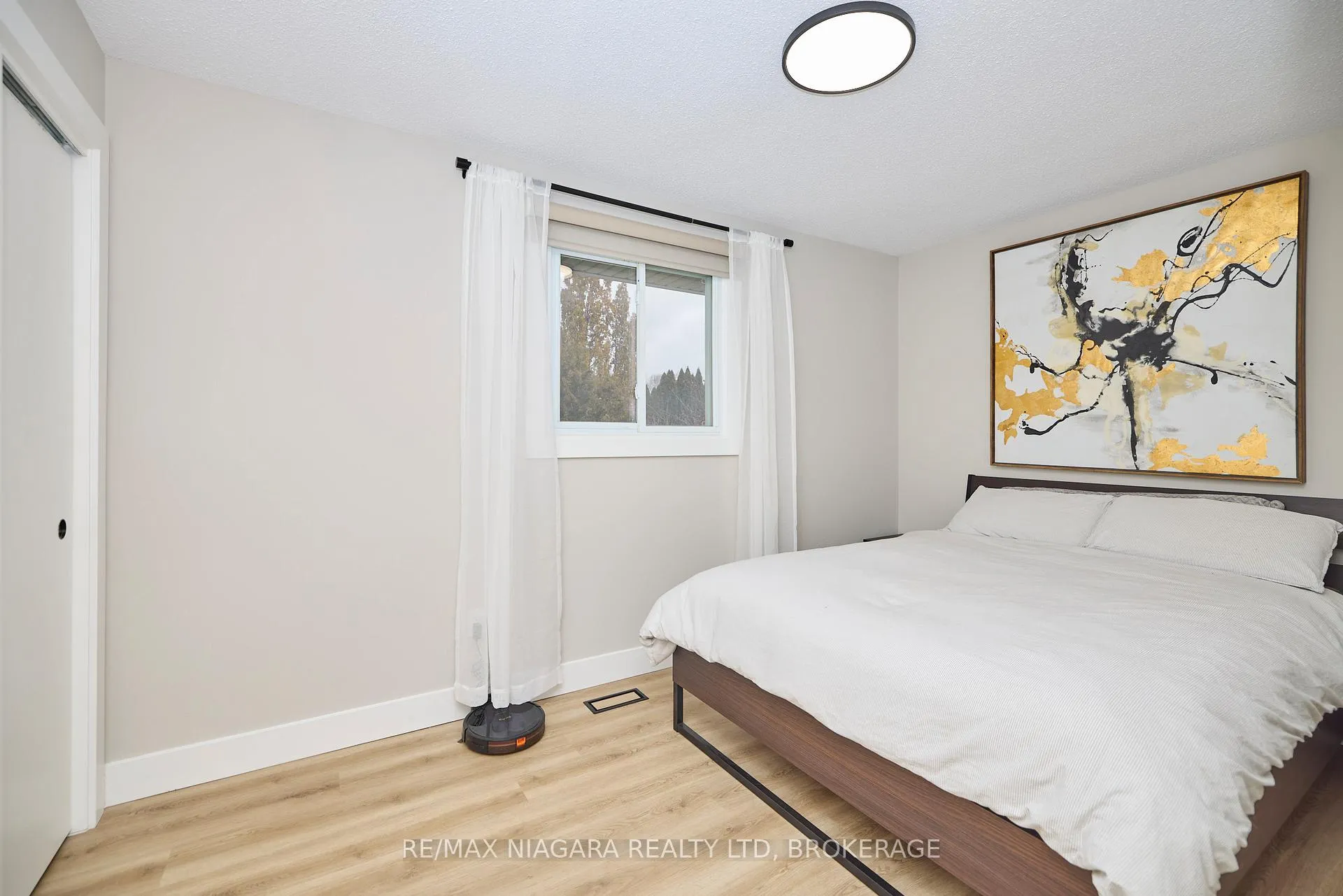Photo 14 of 310 Main Street, St. Catharines, Port Dalhousie — HOMEH