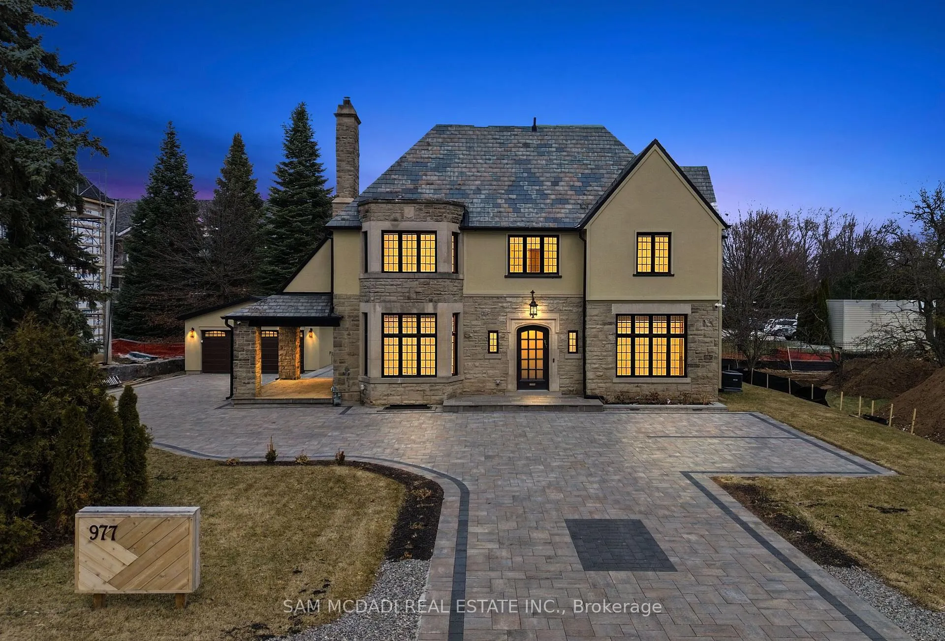 Photo 2 of 977 Unsworth Avenue, Burlington, Bayview — HOMEH