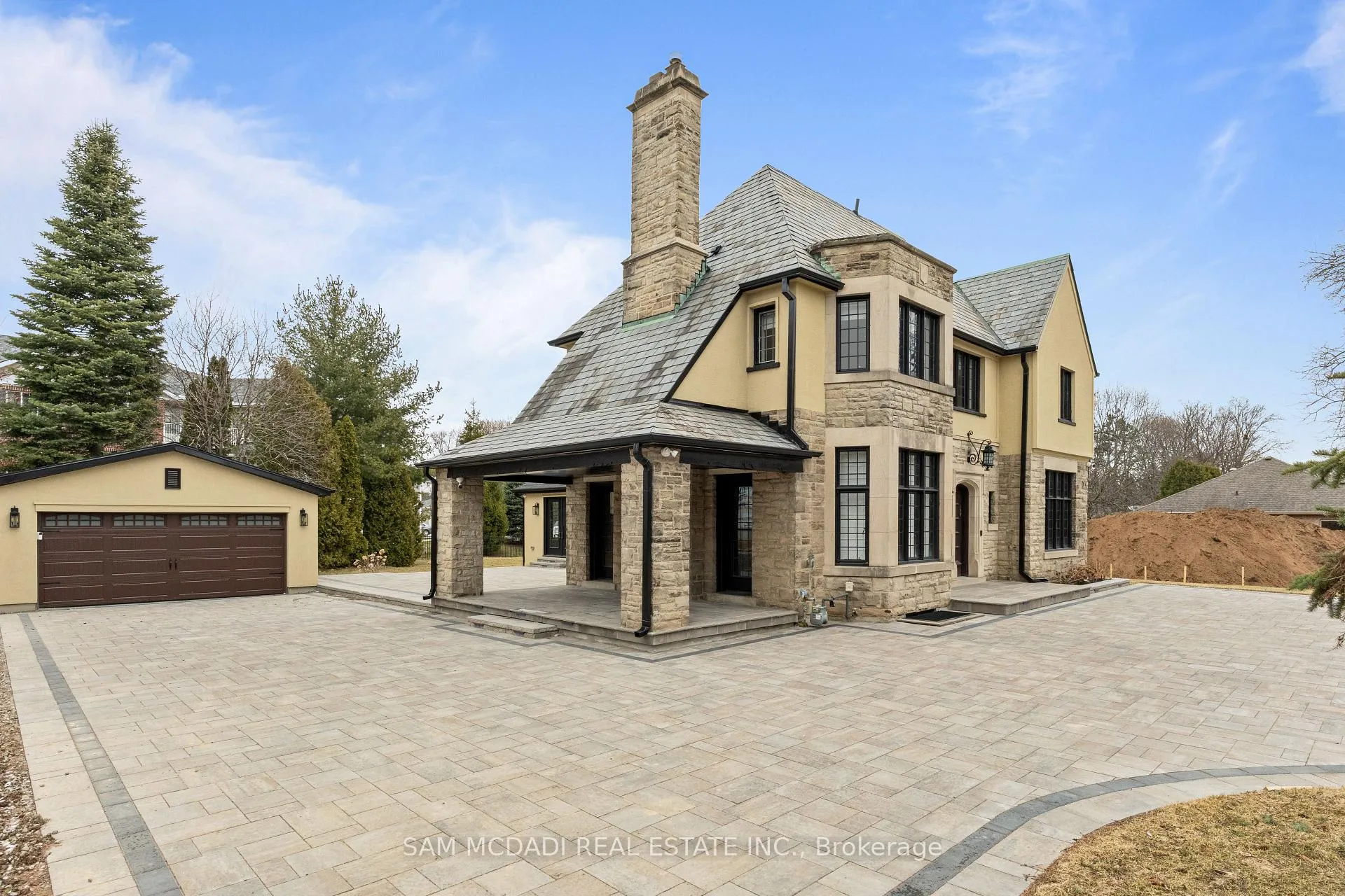 Photo 3 of 977 Unsworth Avenue, Burlington, Bayview — HOMEH