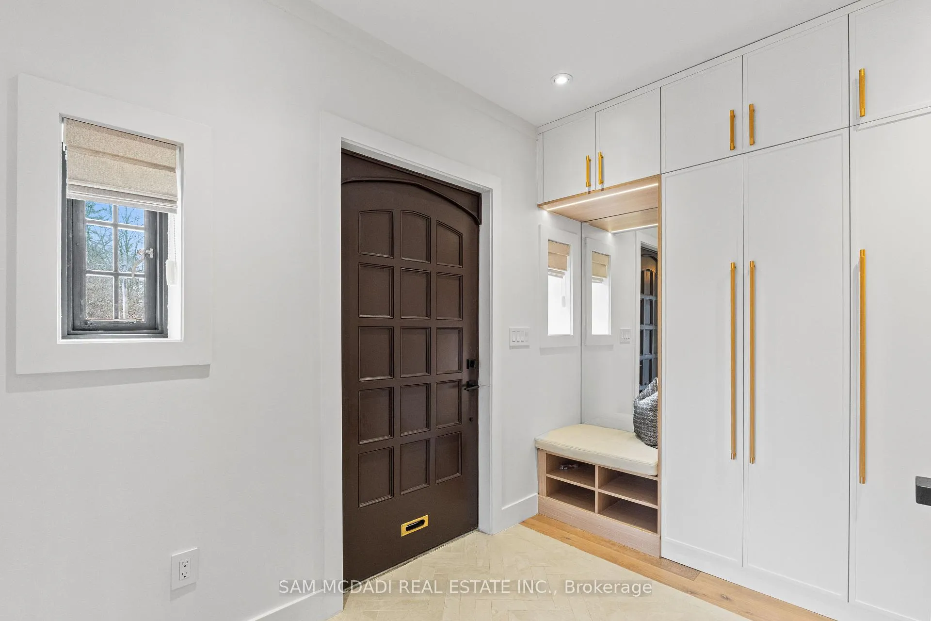 Photo 4 of 977 Unsworth Avenue, Burlington, Bayview — HOMEH