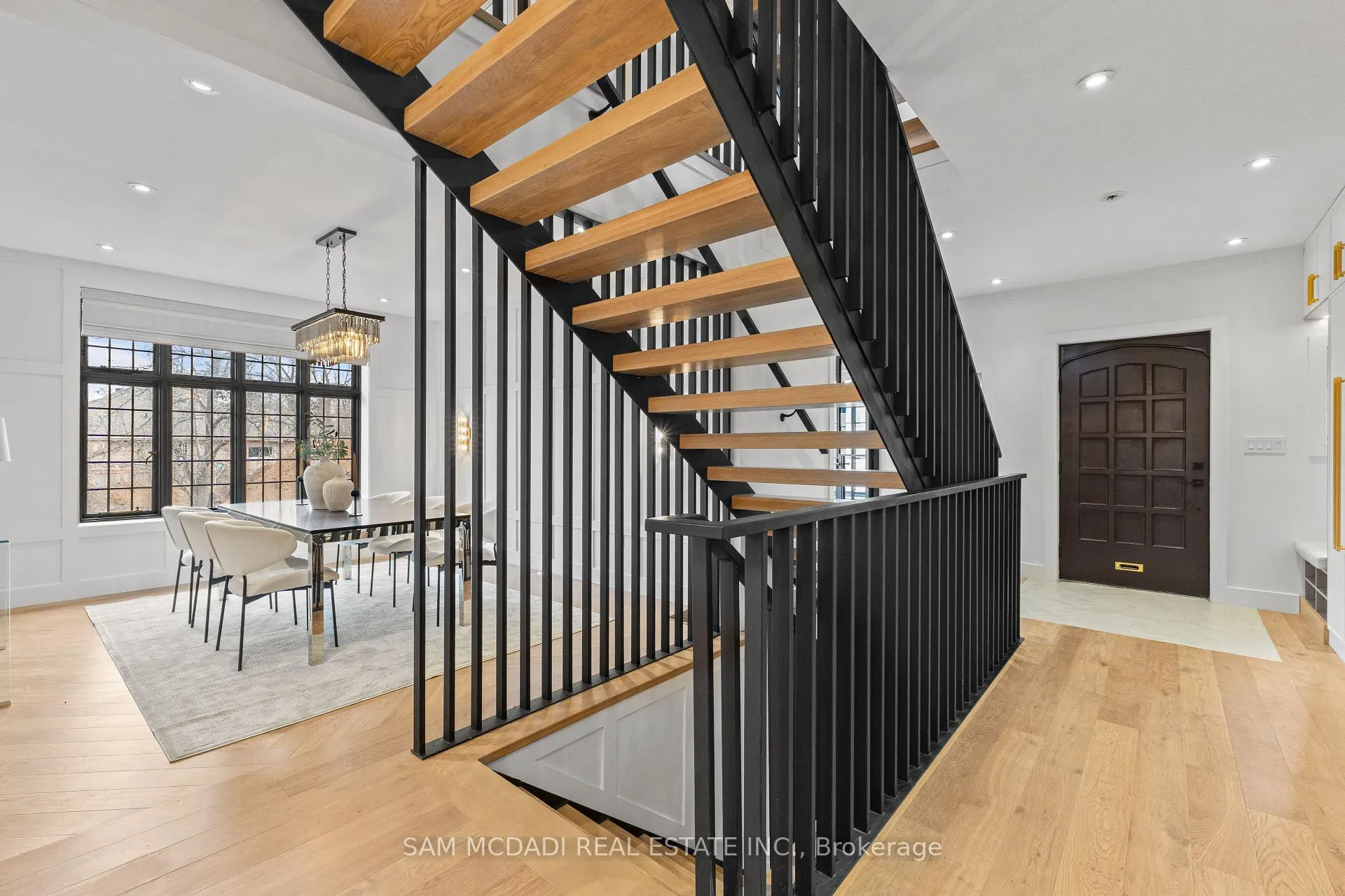 Photo 5 of 977 Unsworth Avenue, Burlington, Bayview — HOMEH