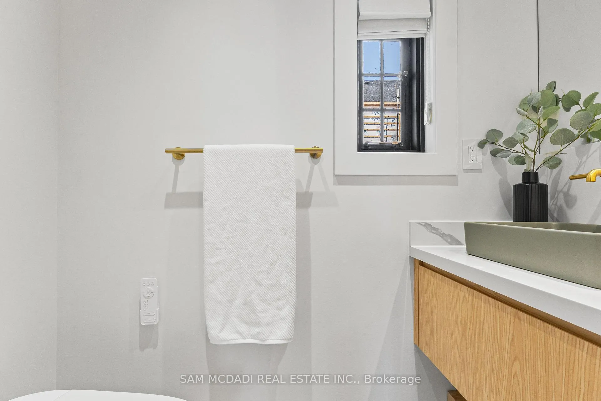 Photo 17 of 977 Unsworth Avenue, Burlington, Bayview — HOMEH