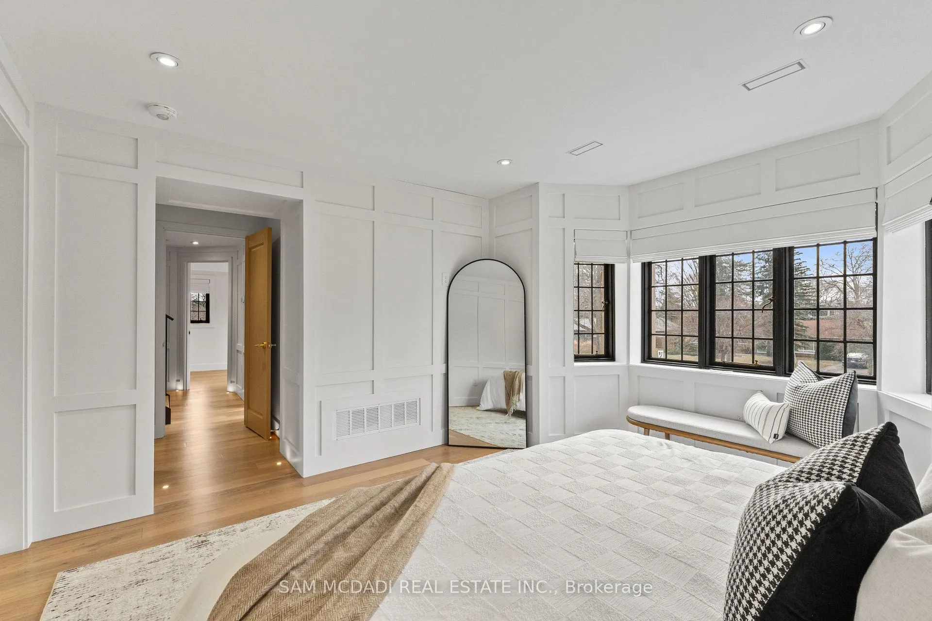 Photo 19 of 977 Unsworth Avenue, Burlington, Bayview — HOMEH