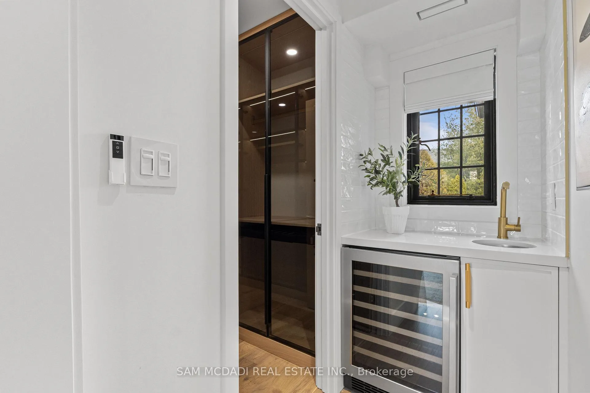Photo 24 of 977 Unsworth Avenue, Burlington, Bayview — HOMEH