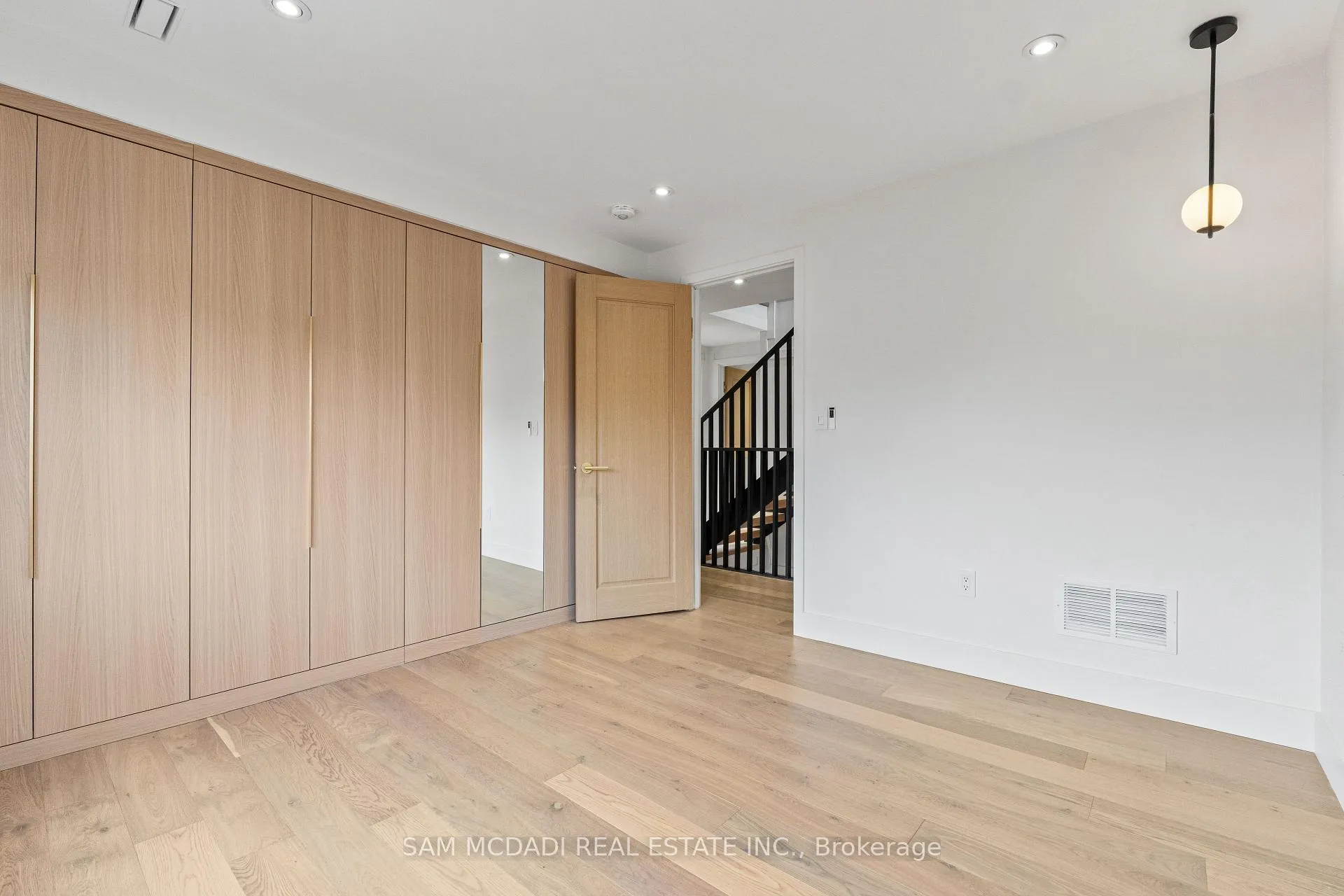 Photo 27 of 977 Unsworth Avenue, Burlington, Bayview — HOMEH