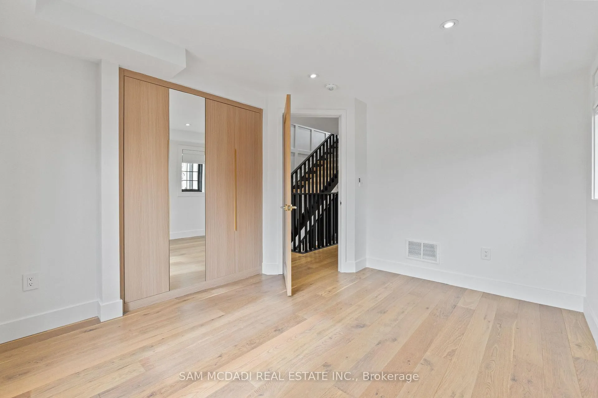 Photo 29 of 977 Unsworth Avenue, Burlington, Bayview — HOMEH