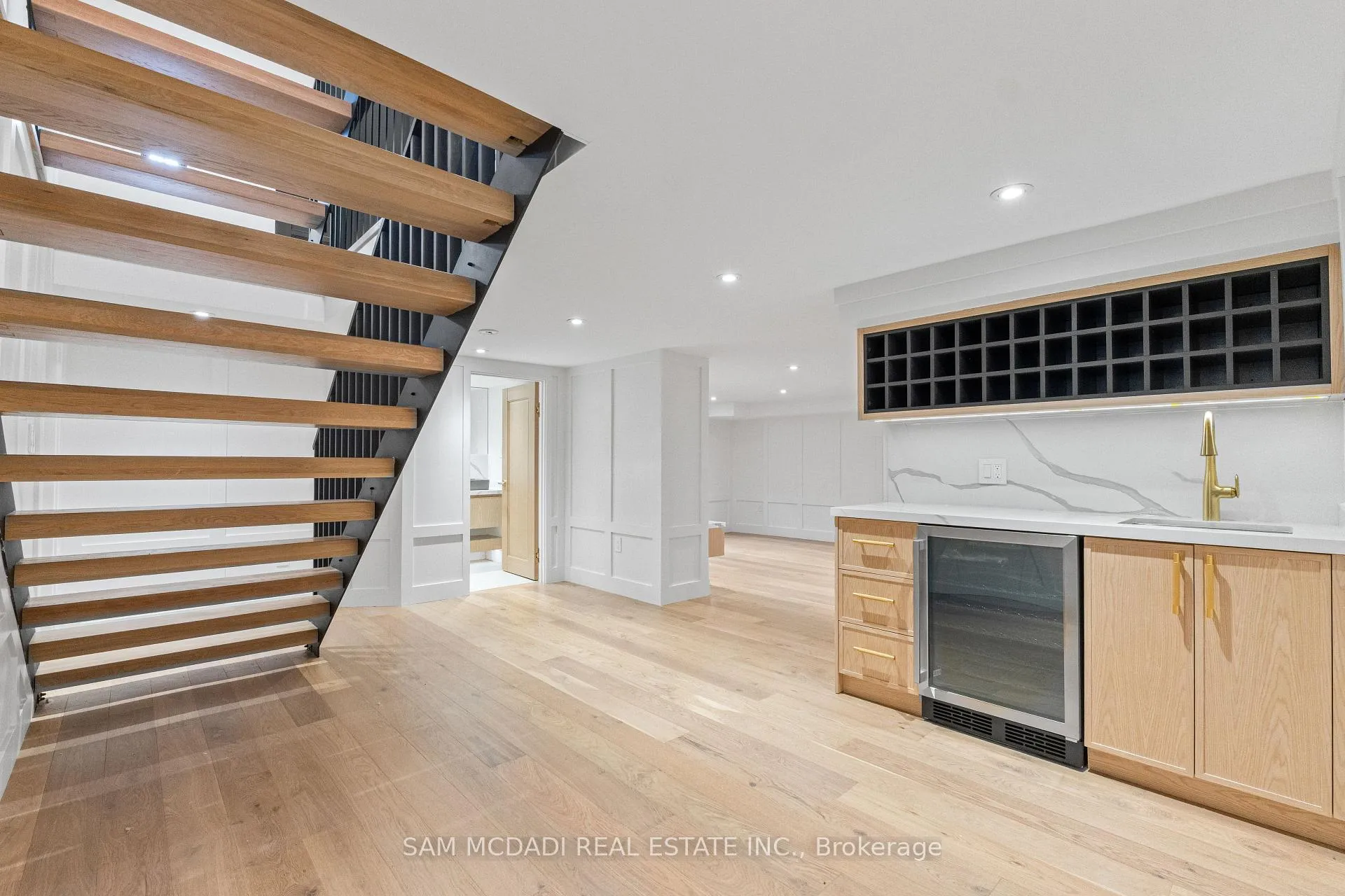 Photo 40 of 977 Unsworth Avenue, Burlington, Bayview — HOMEH