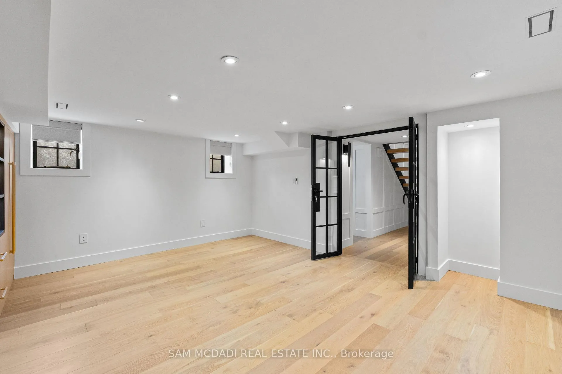 Photo 42 of 977 Unsworth Avenue, Burlington, Bayview — HOMEH