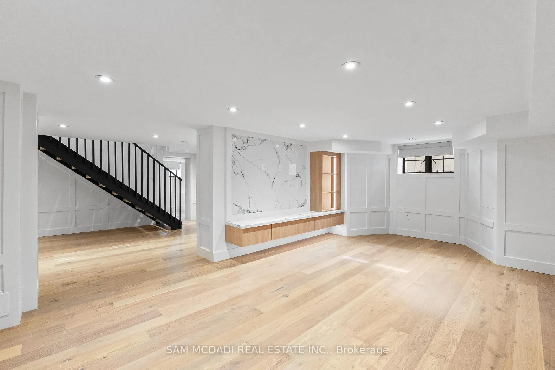 Photo 44 of 977 Unsworth Avenue, Burlington, Bayview — HOMEH