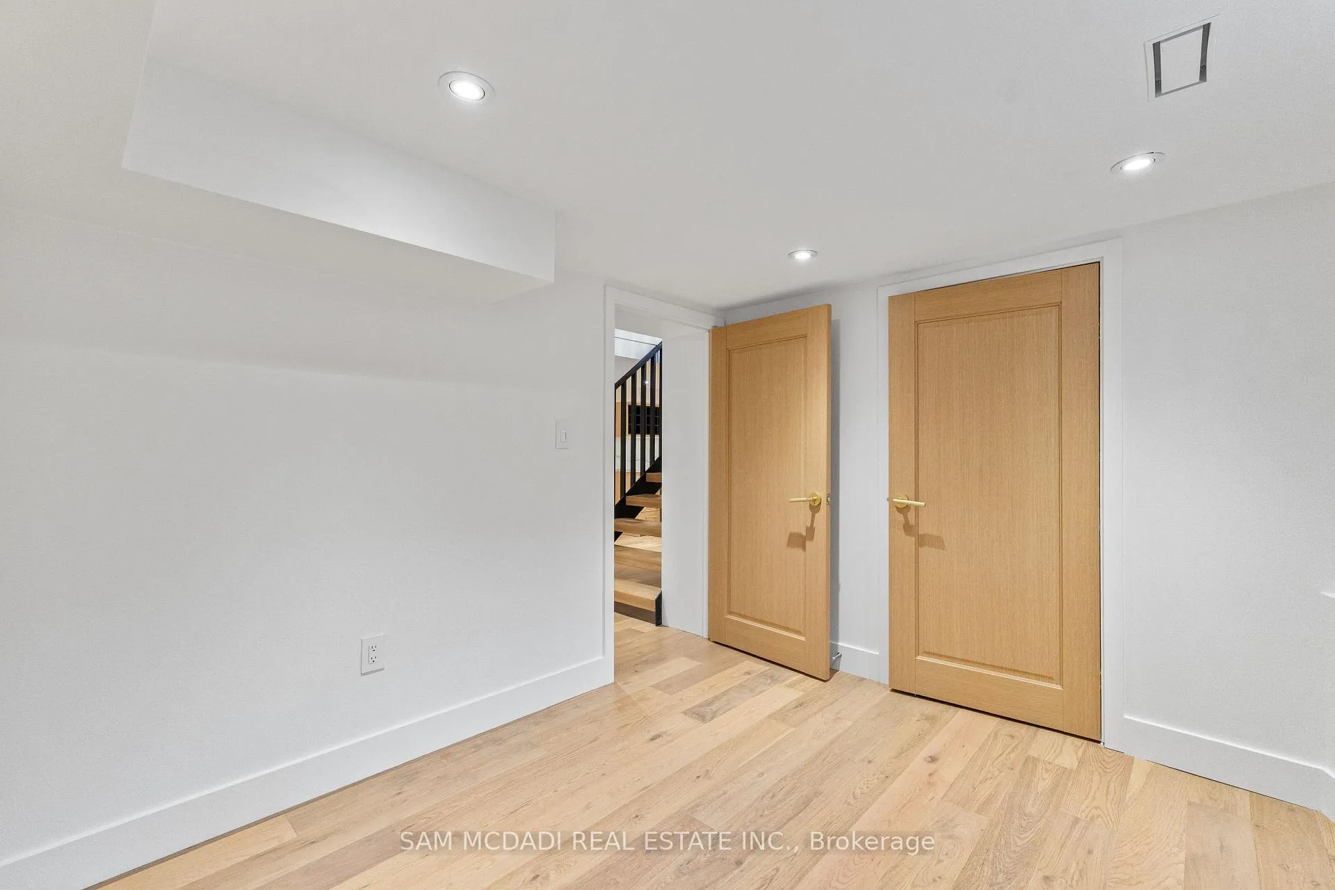Photo 46 of 977 Unsworth Avenue, Burlington, Bayview — HOMEH