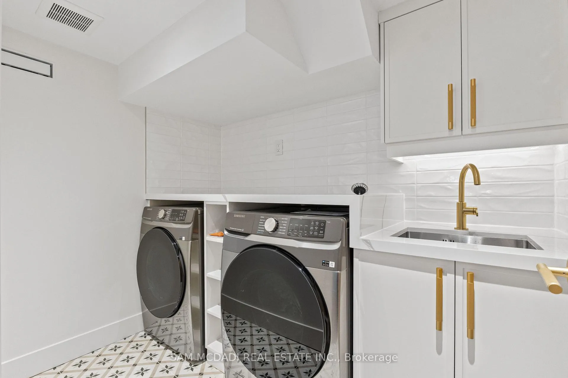 Photo 47 of 977 Unsworth Avenue, Burlington, Bayview — HOMEH