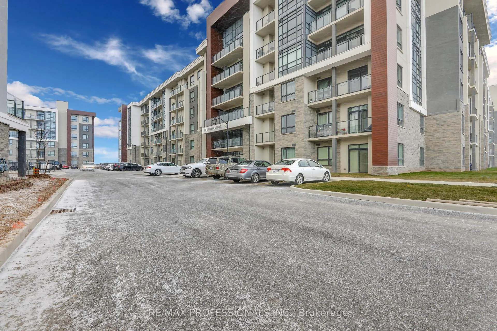 Photo 4 of Unit 124, 101 Shoreview Place, Hamilton, Lakeshore — HOMEH