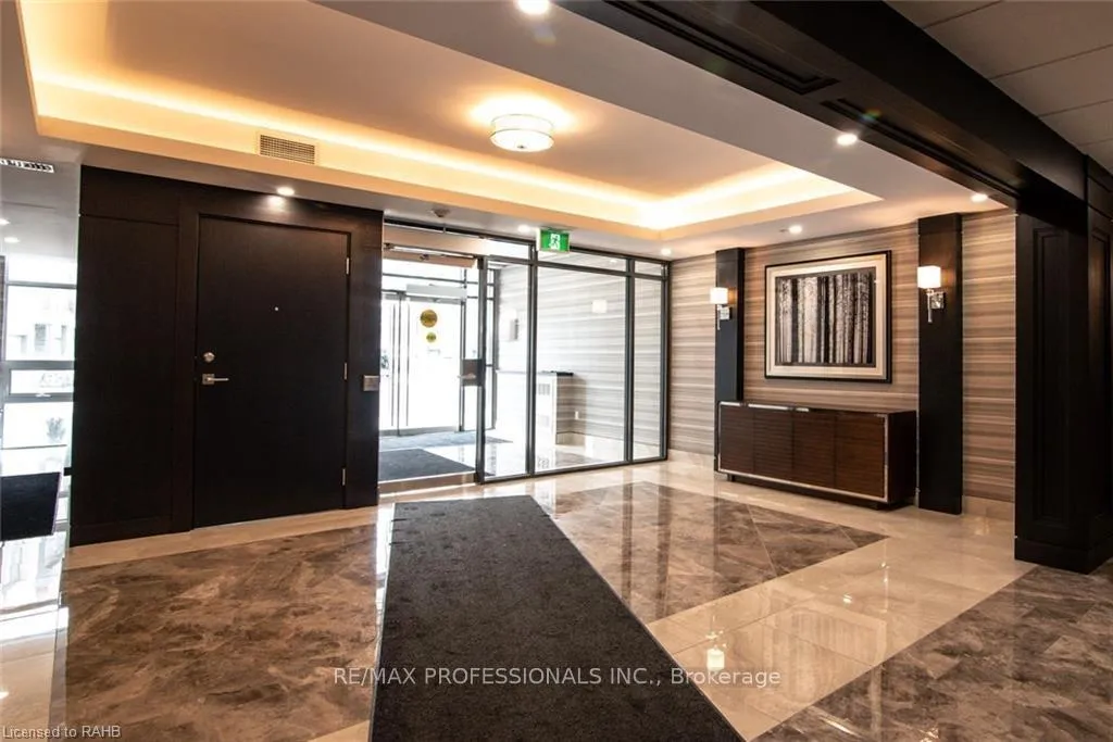 Photo 6 of Unit 124, 101 Shoreview Place, Hamilton, Lakeshore — HOMEH
