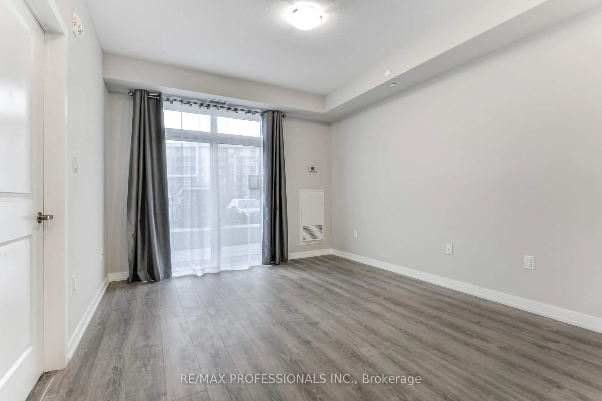 Photo 13 of Unit 124, 101 Shoreview Place, Hamilton, Lakeshore — HOMEH