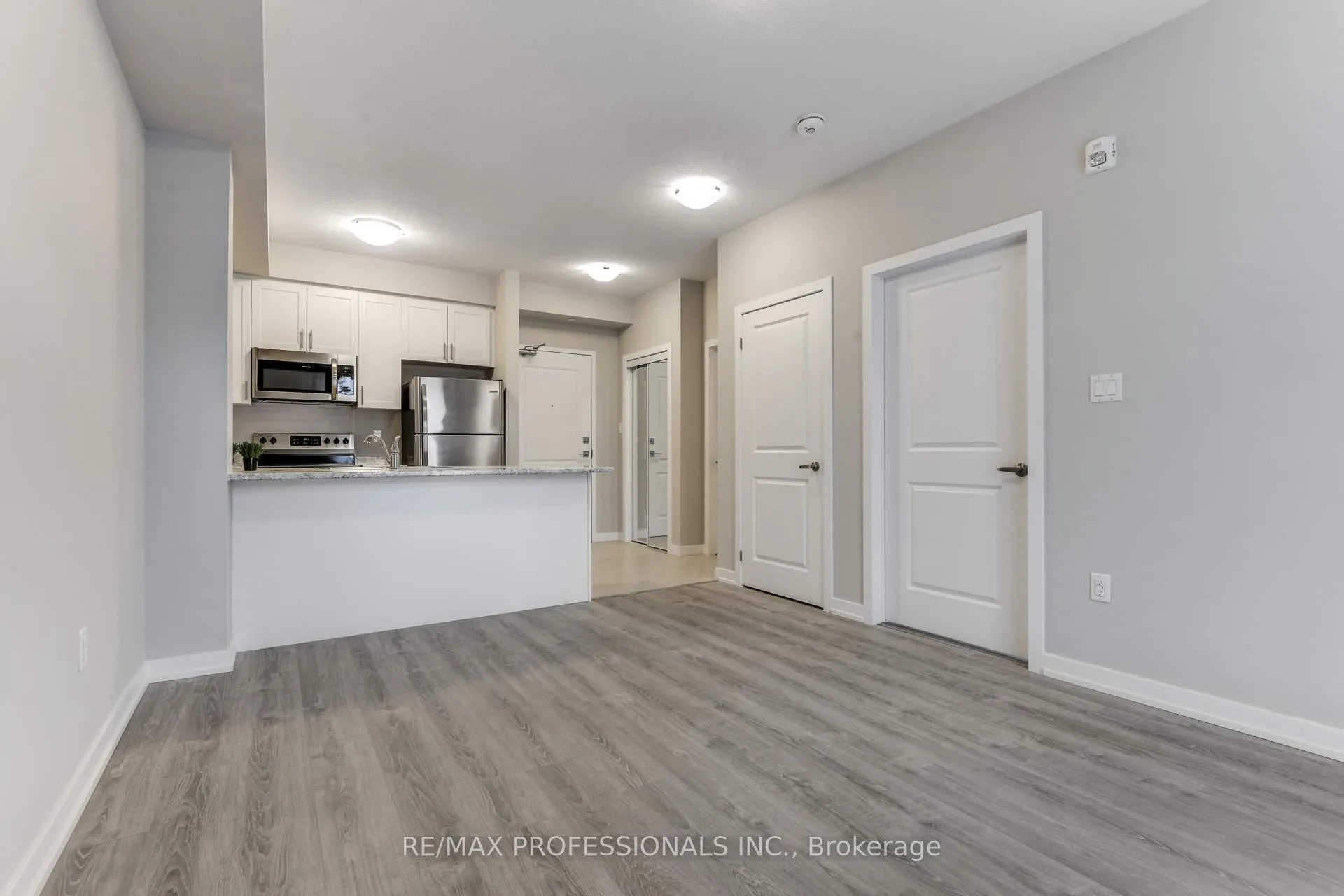Photo 15 of Unit 124, 101 Shoreview Place, Hamilton, Lakeshore — HOMEH
