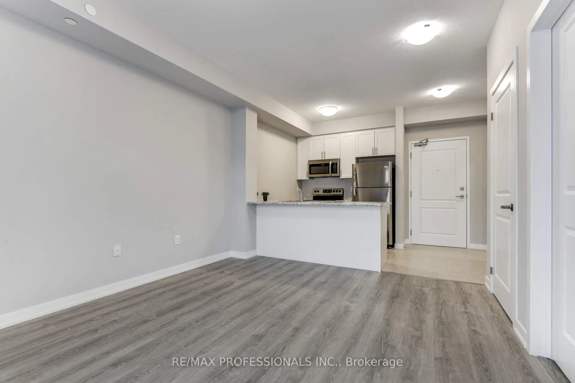 Photo 16 of Unit 124, 101 Shoreview Place, Hamilton, Lakeshore — HOMEH