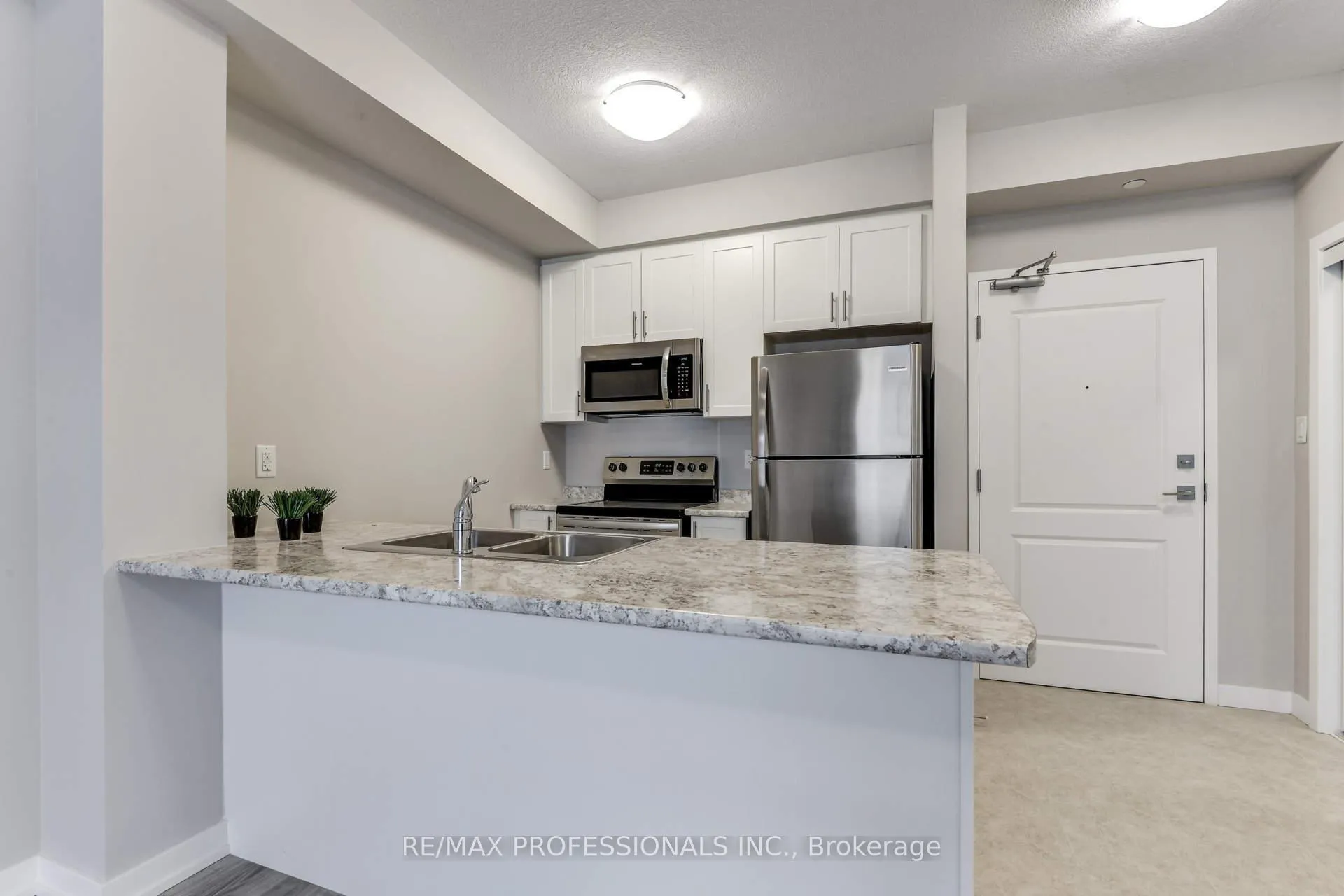 Photo 17 of Unit 124, 101 Shoreview Place, Hamilton, Lakeshore — HOMEH