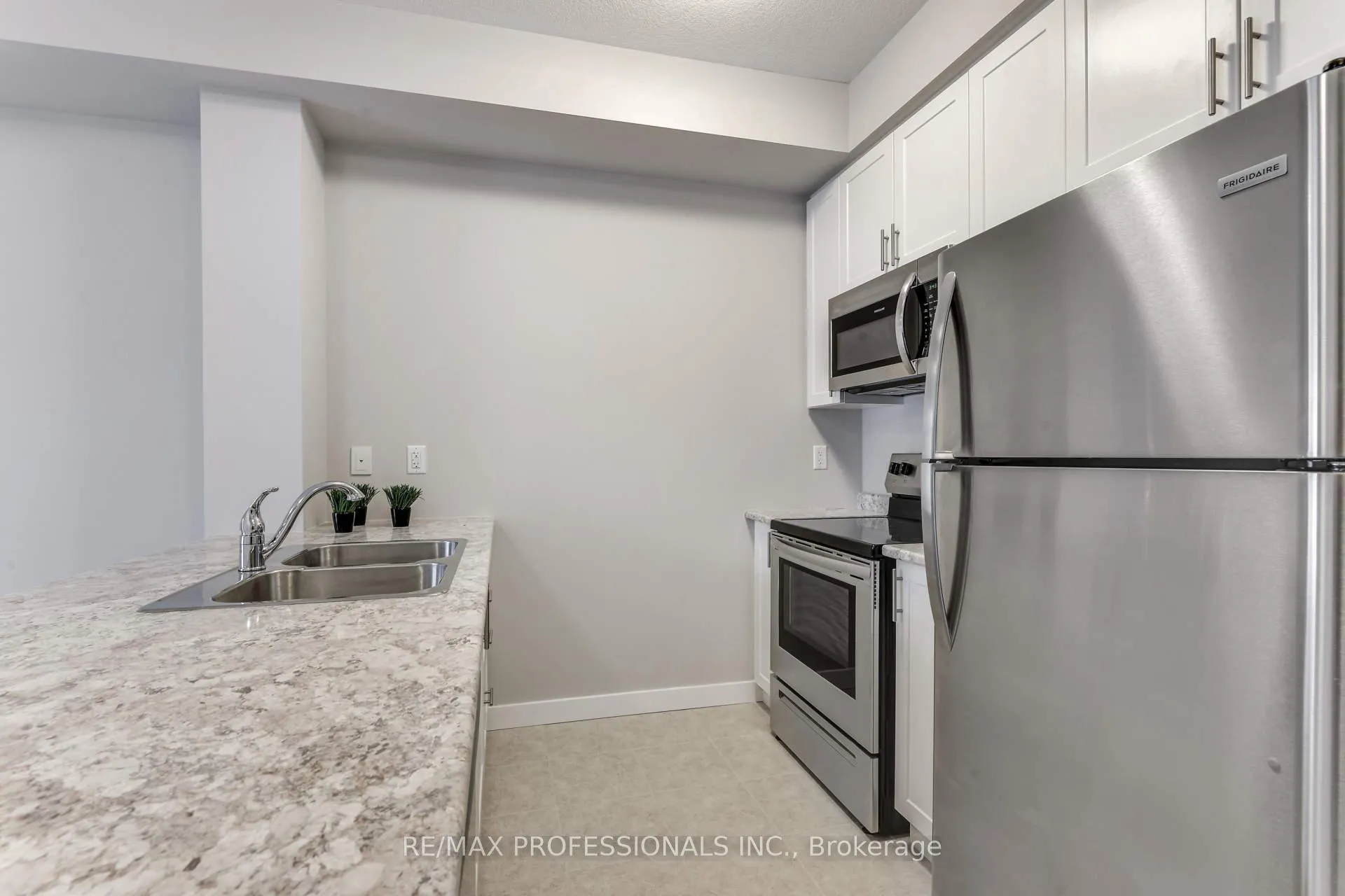 Photo 20 of Unit 124, 101 Shoreview Place, Hamilton, Lakeshore — HOMEH