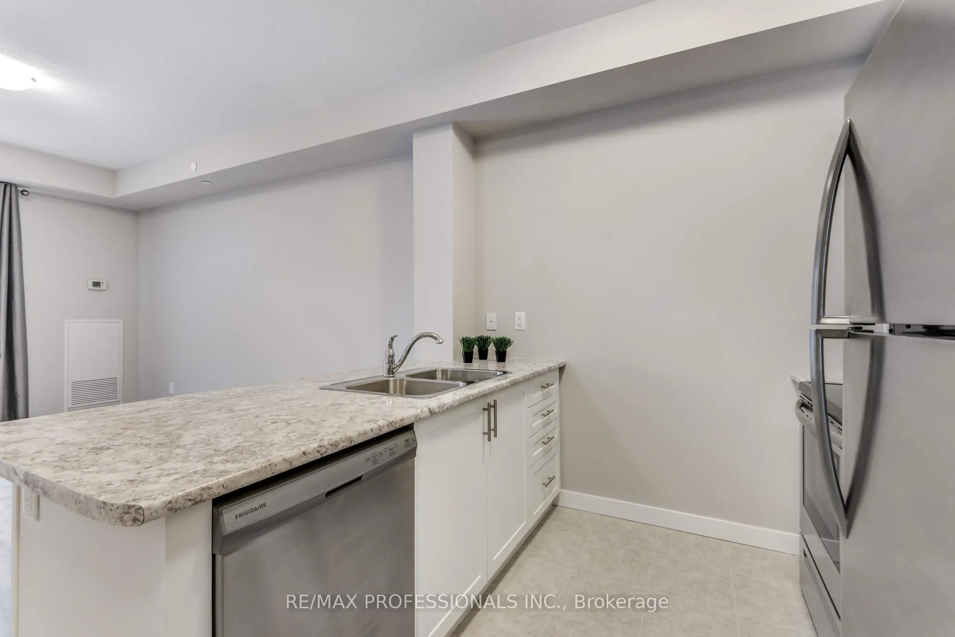 Photo 21 of Unit 124, 101 Shoreview Place, Hamilton, Lakeshore — HOMEH