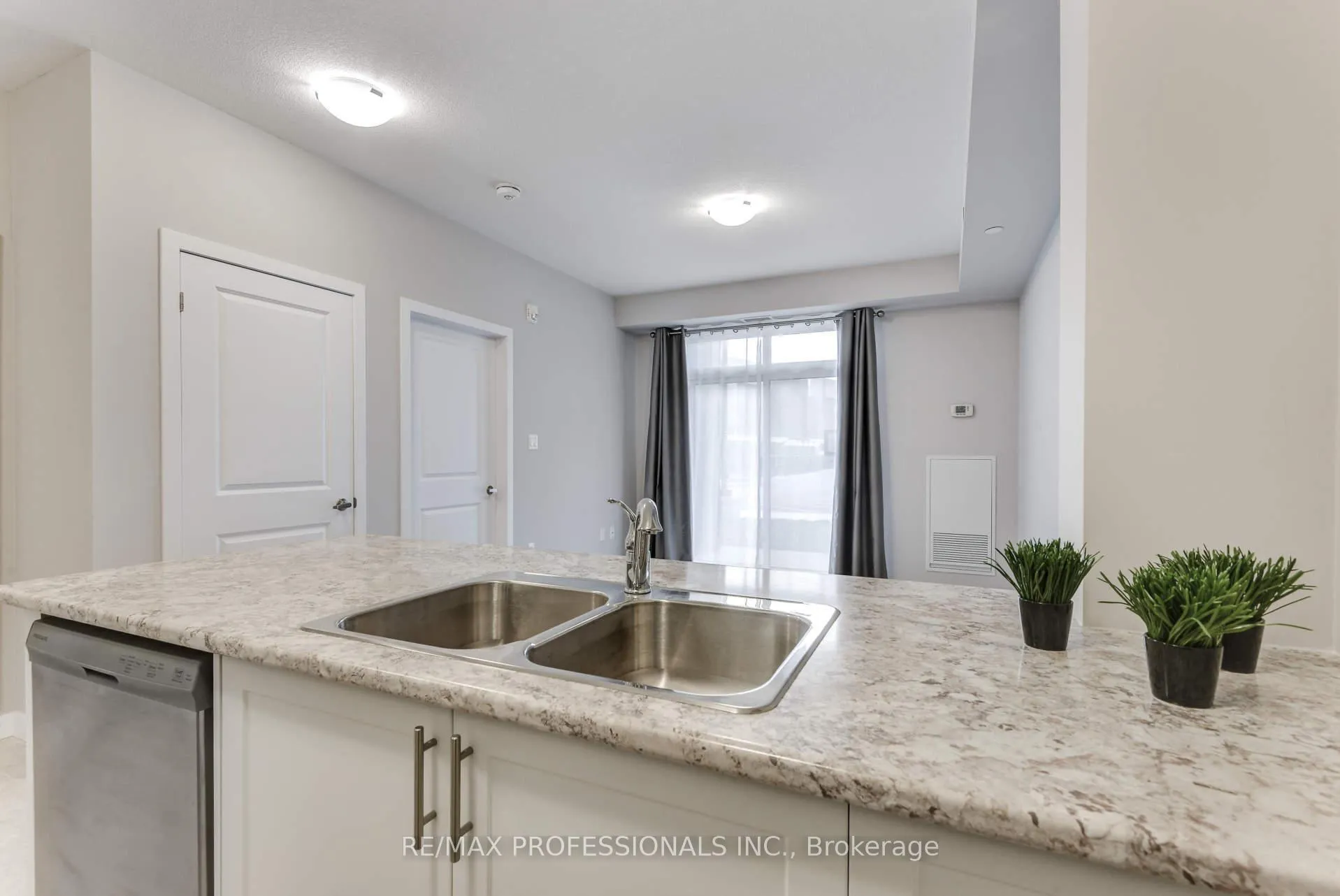 Photo 22 of Unit 124, 101 Shoreview Place, Hamilton, Lakeshore — HOMEH