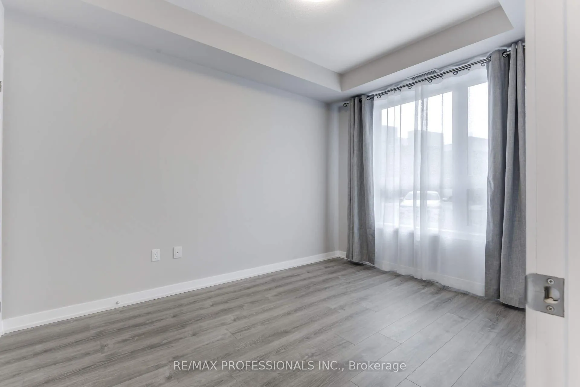 Photo 24 of Unit 124, 101 Shoreview Place, Hamilton, Lakeshore — HOMEH