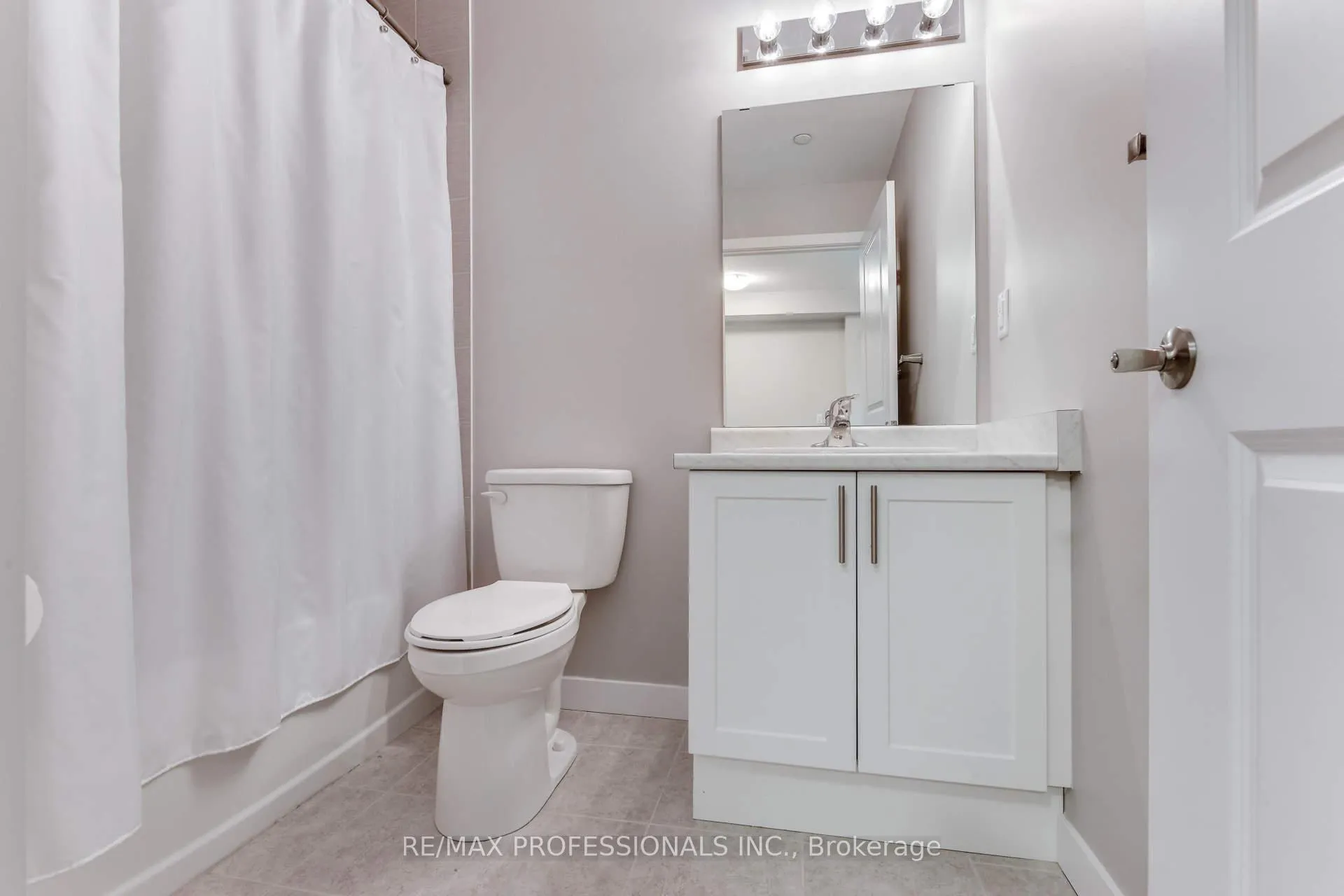 Photo 26 of Unit 124, 101 Shoreview Place, Hamilton, Lakeshore — HOMEH