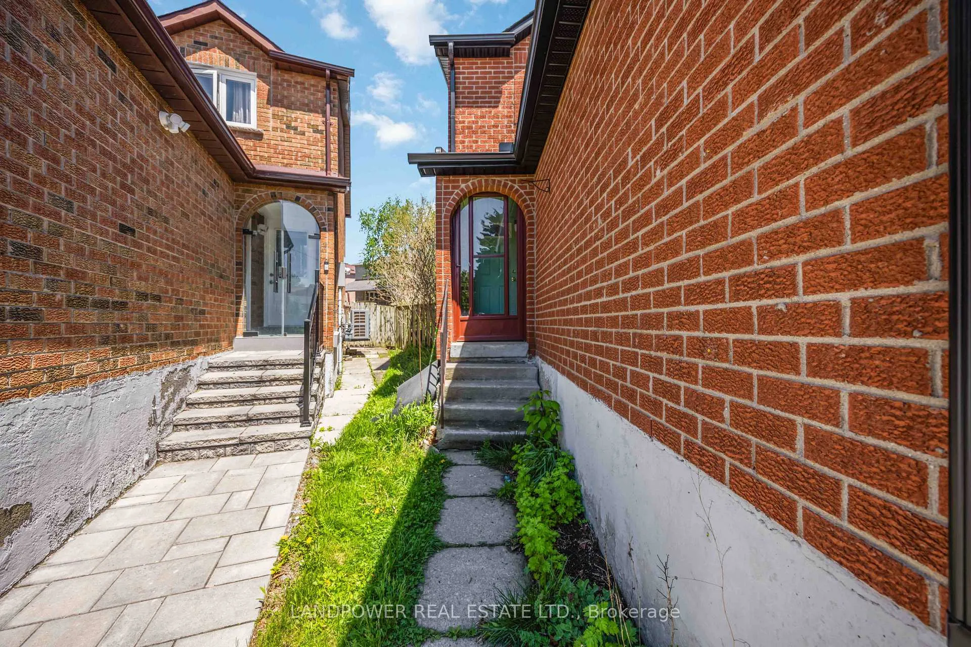Photo 3 of 85 Tangmere Crescent, Markham, Milliken Mills East — HOMEH