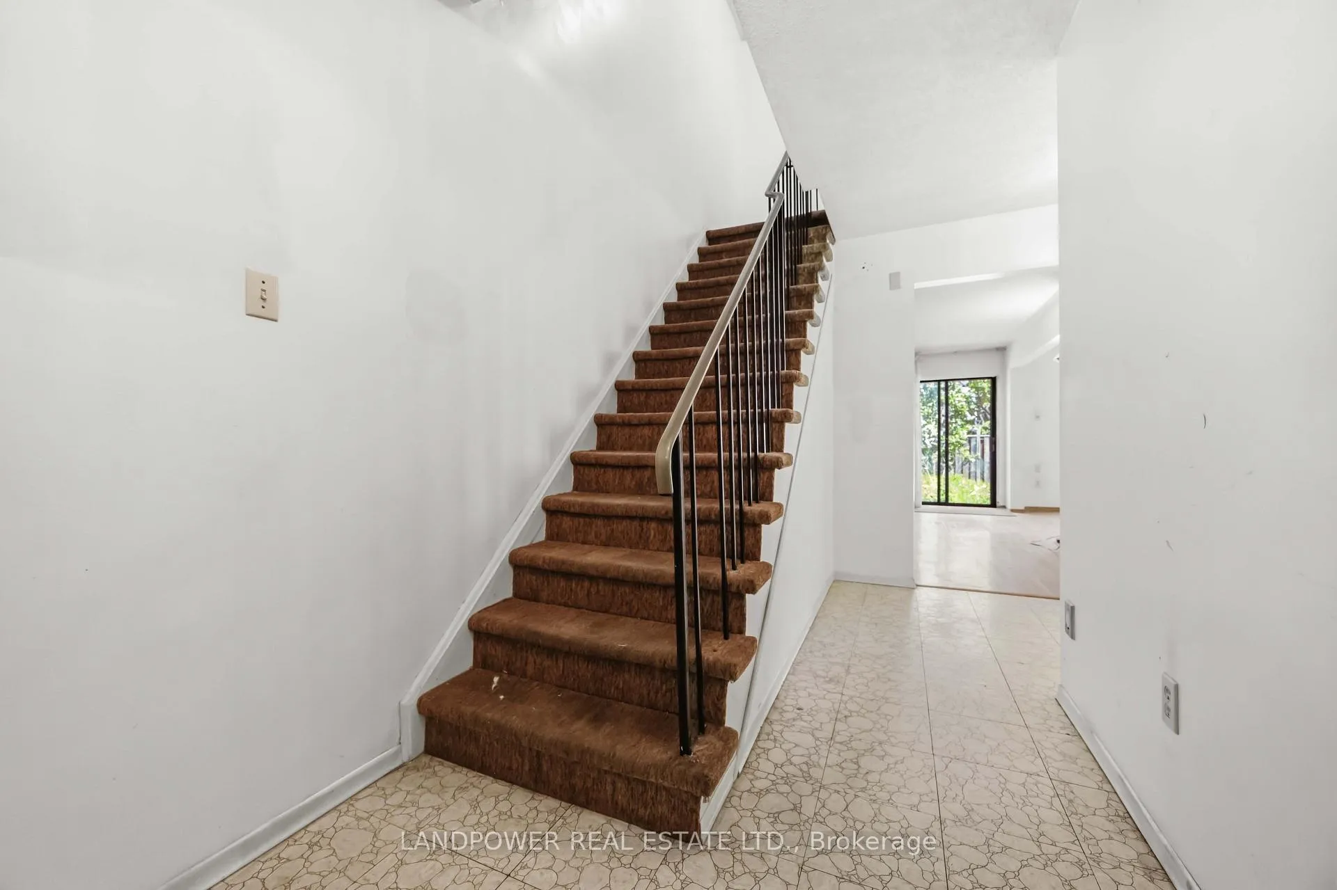 Photo 4 of 85 Tangmere Crescent, Markham, Milliken Mills East — HOMEH