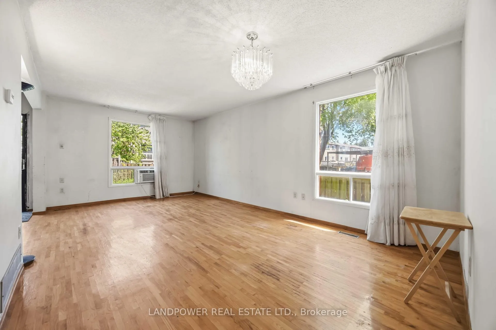 Photo 8 of 85 Tangmere Crescent, Markham, Milliken Mills East — HOMEH