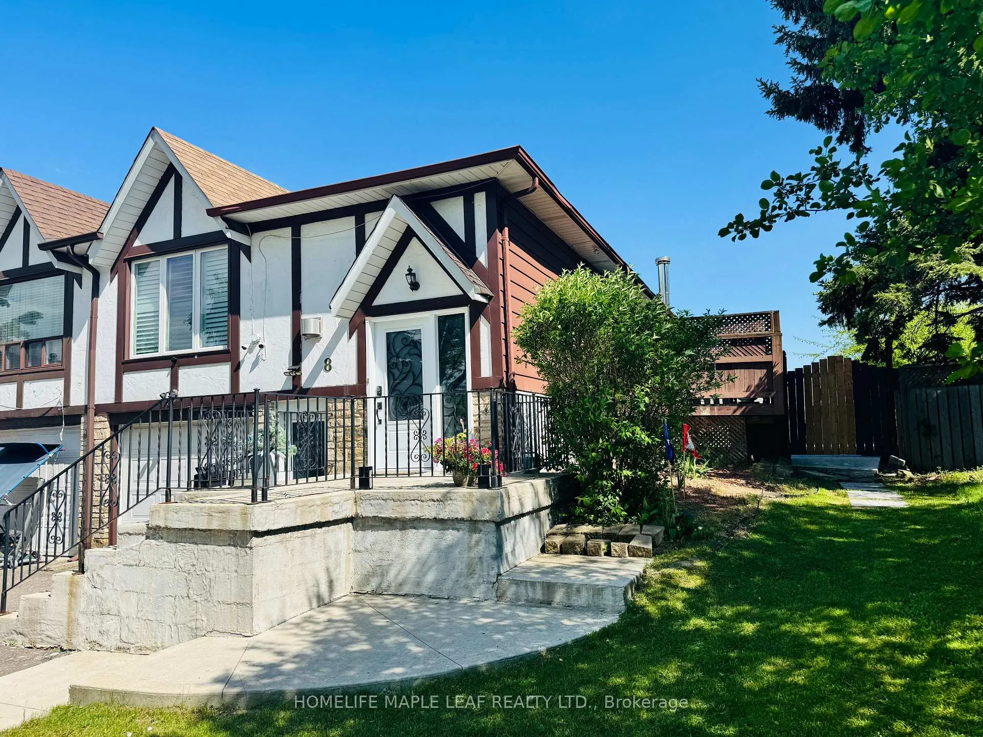 Photo 2 of 8 Montrose Place, Brampton, Central Park — HOMEH