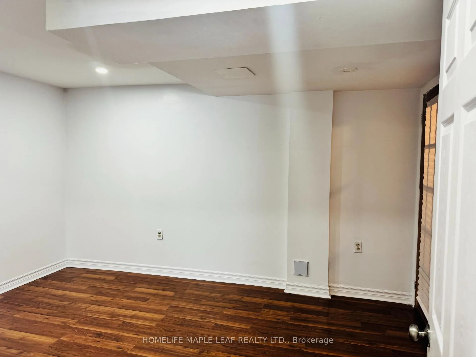 Photo 4 of 8 Montrose Place, Brampton, Central Park — HOMEH