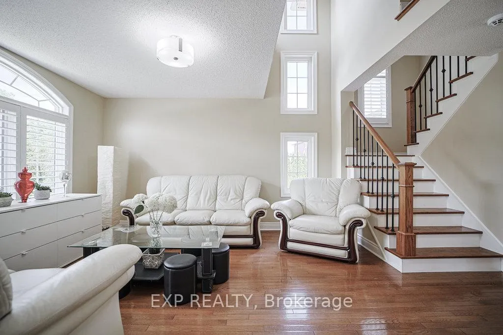Photo 8 of 2 Carlson Place, Clarington, Bowmanville — HOMEH