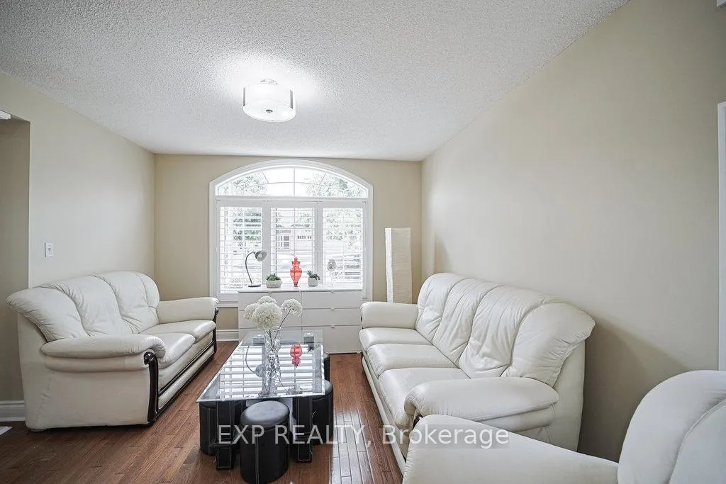 Photo 9 of 2 Carlson Place, Clarington, Bowmanville — HOMEH