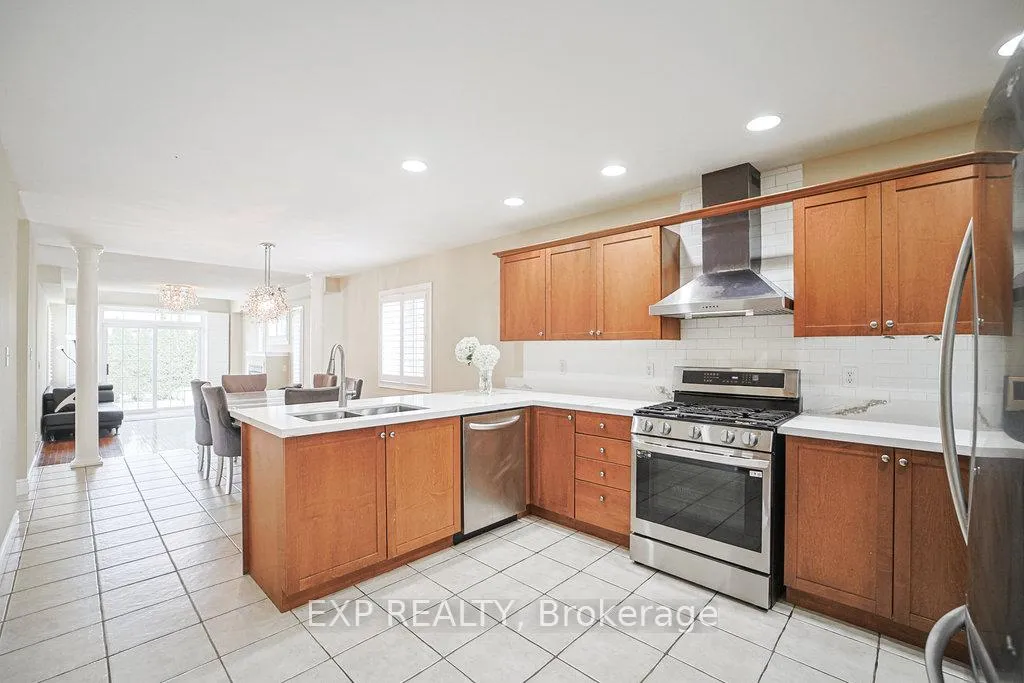 Photo 10 of 2 Carlson Place, Clarington, Bowmanville — HOMEH