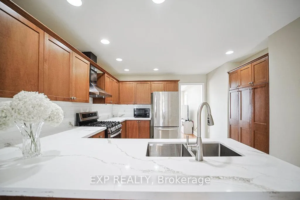 Photo 11 of 2 Carlson Place, Clarington, Bowmanville — HOMEH