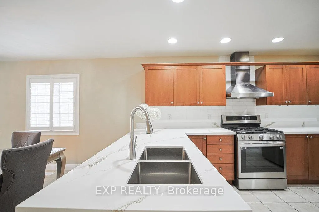 Photo 12 of 2 Carlson Place, Clarington, Bowmanville — HOMEH