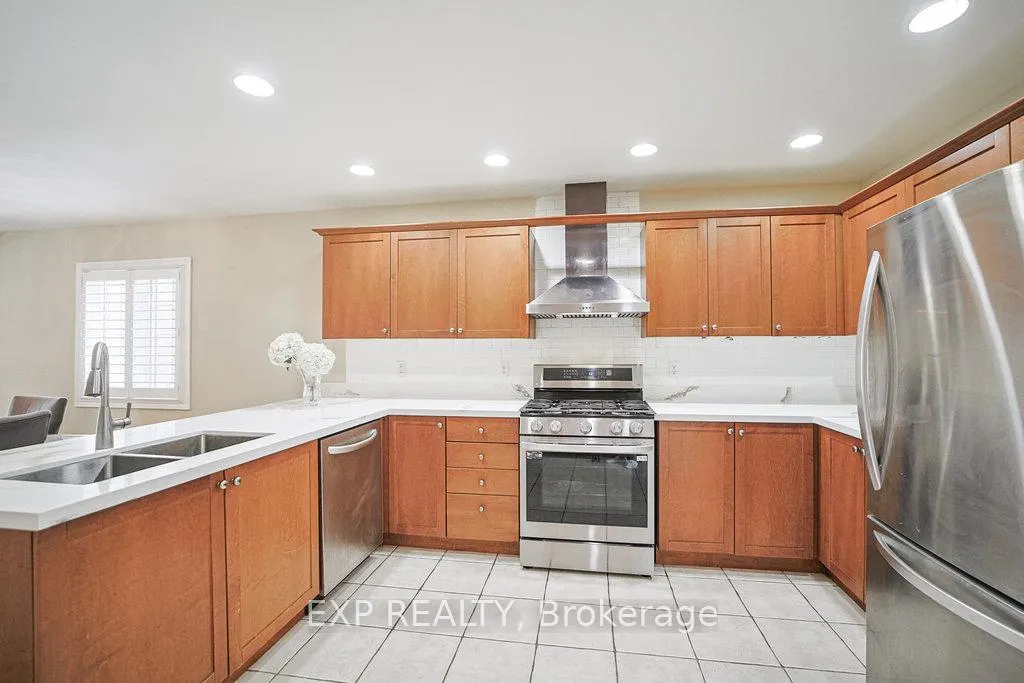 Photo 13 of 2 Carlson Place, Clarington, Bowmanville — HOMEH