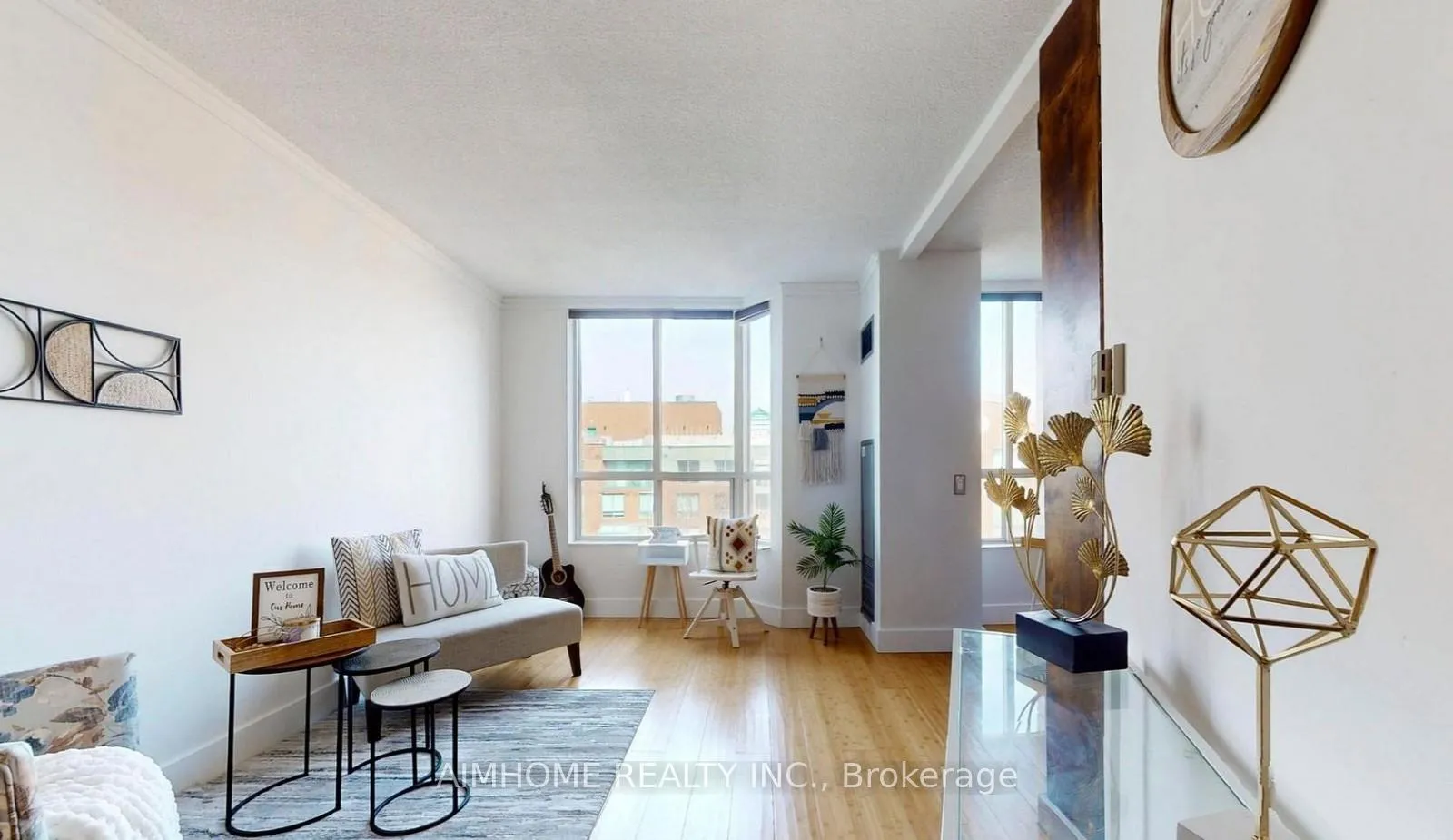 Front of Unit 806, 284 Bloor Street