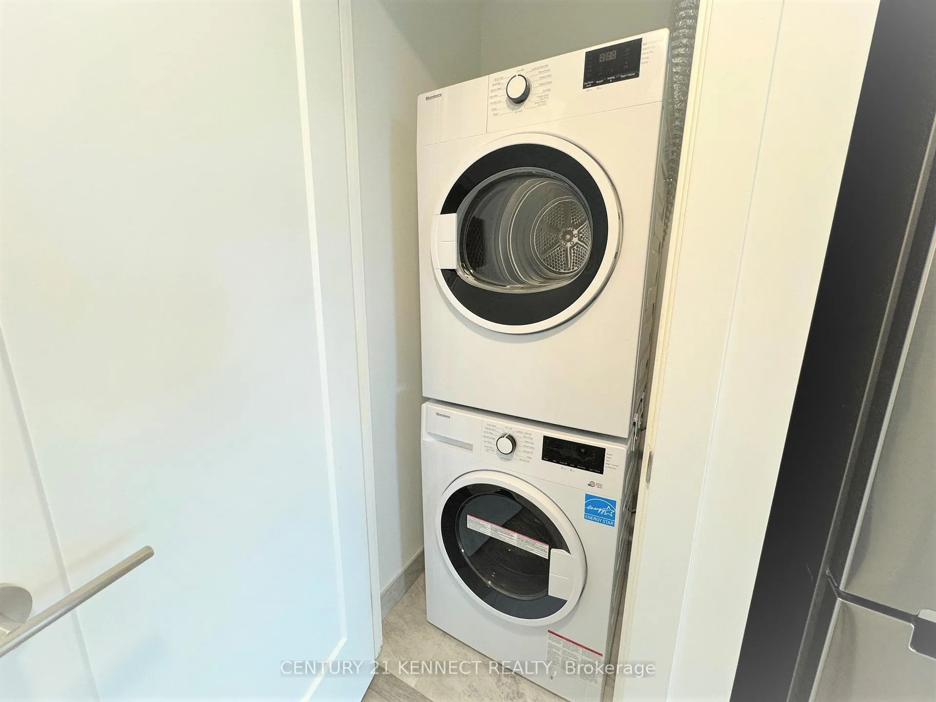 Photo 15 of Unit 912, 9 Clegg Road, Markham, Unionville — HOMEH