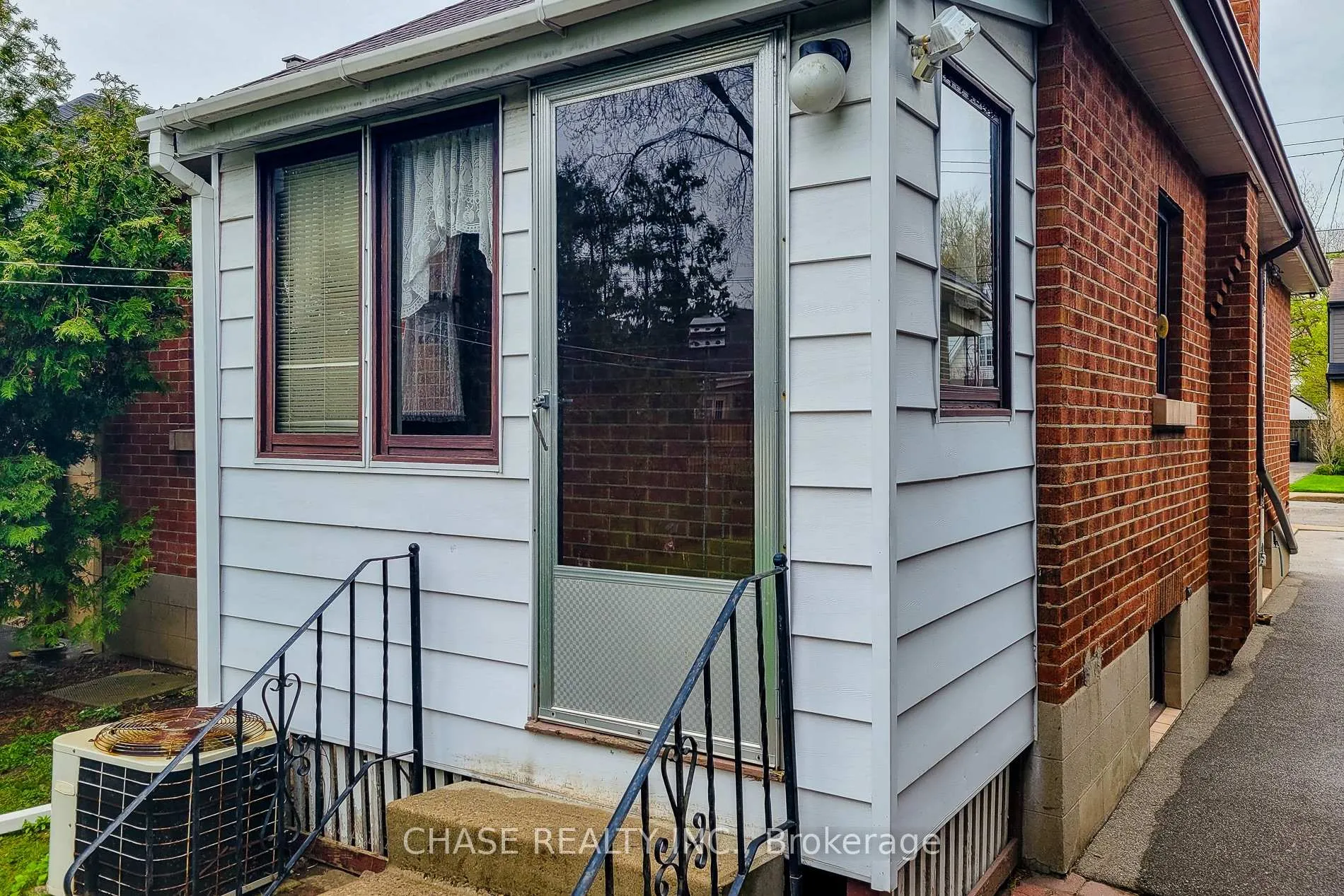 Photo 7 of 187 Paradise Road N, Hamilton, Westdale — HOMEH