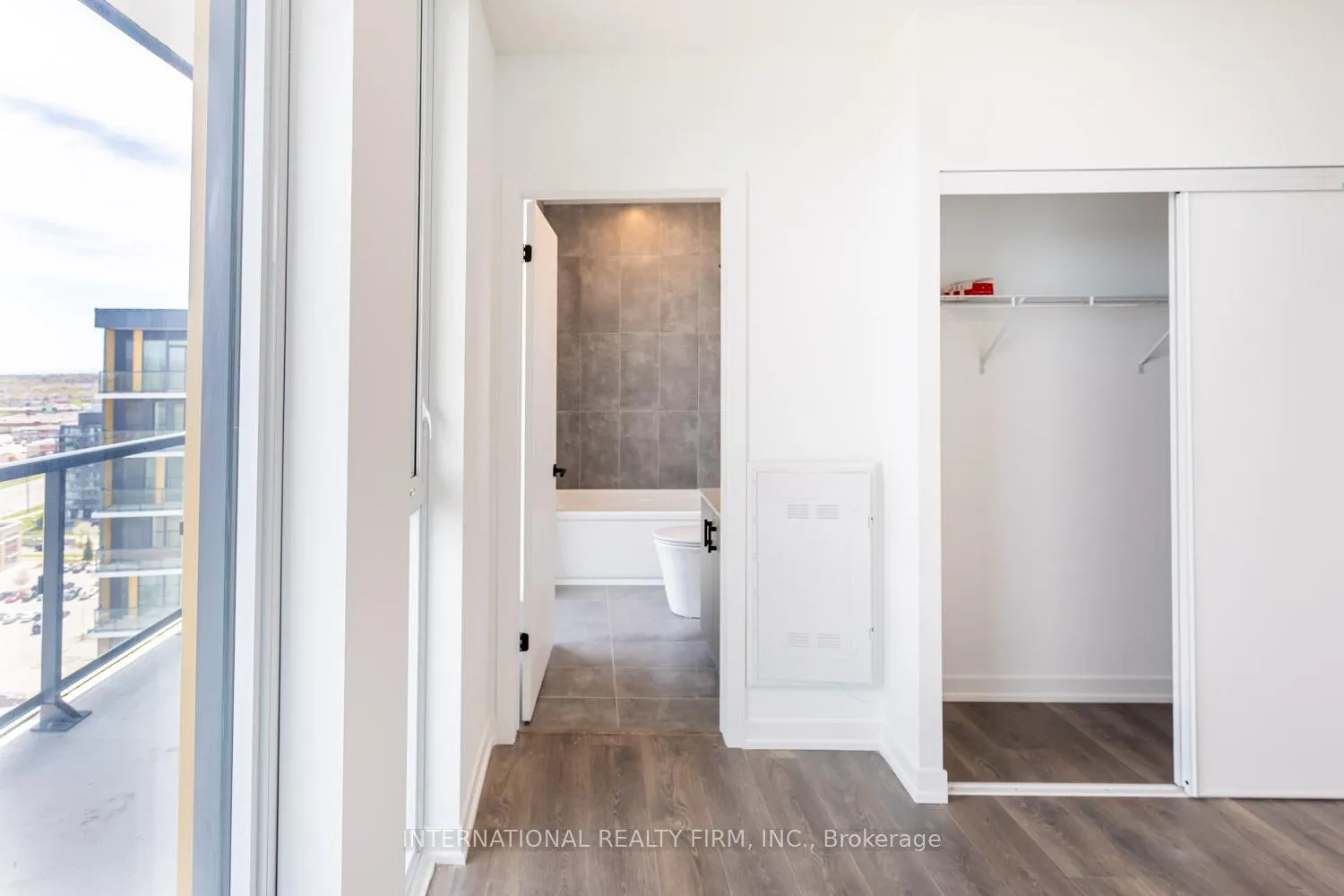 Photo 10 of Unit D1609, 4878 Power Common, Burlington, Alton — HOMEH