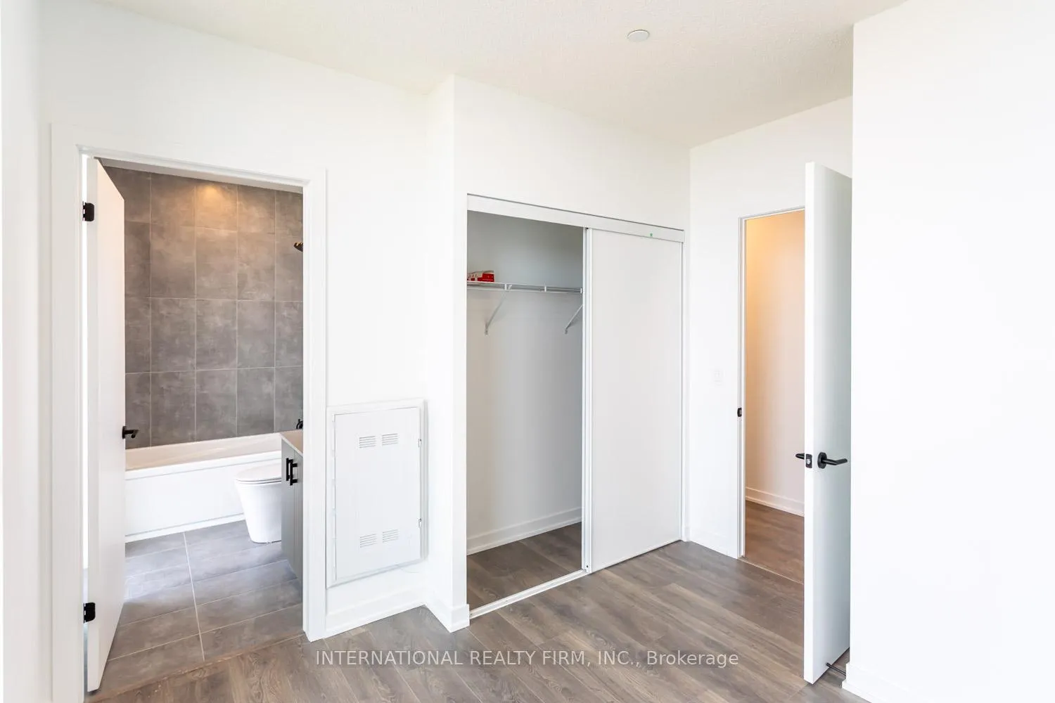 Photo 13 of Unit D1609, 4878 Power Common, Burlington, Alton — HOMEH