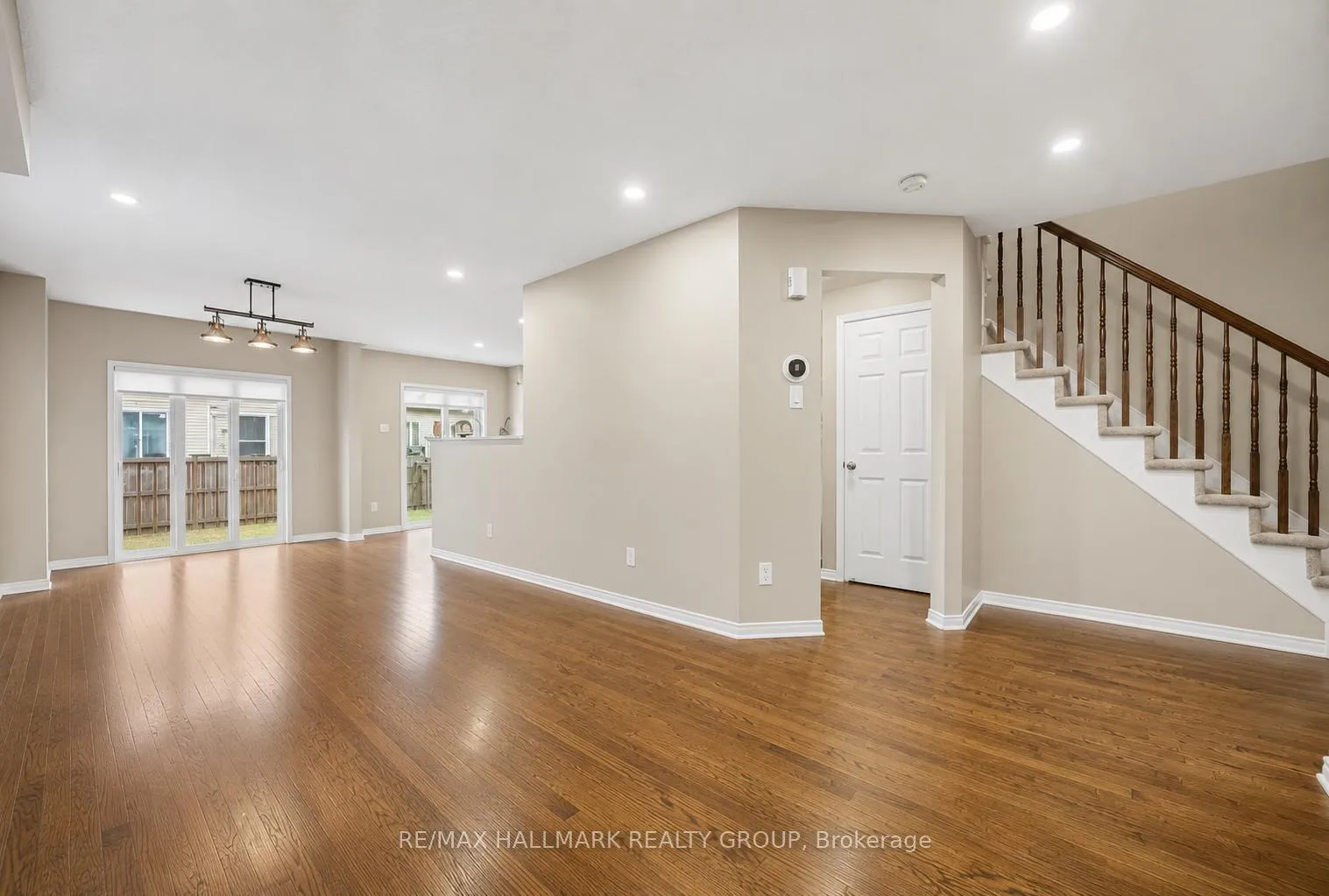 Photo 4 of 224 Lamplighters Drive, Ottawa, Barrhaven - Cedargrove/Fraserdale — HOMEH