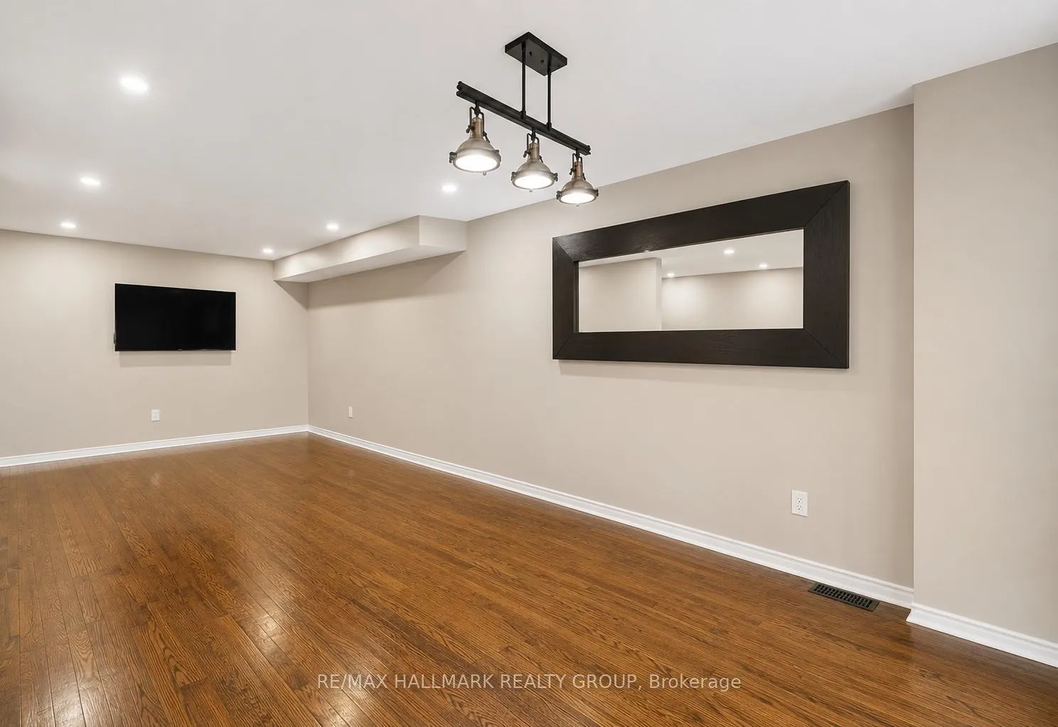 Photo 5 of 224 Lamplighters Drive, Ottawa, Barrhaven - Cedargrove/Fraserdale — HOMEH