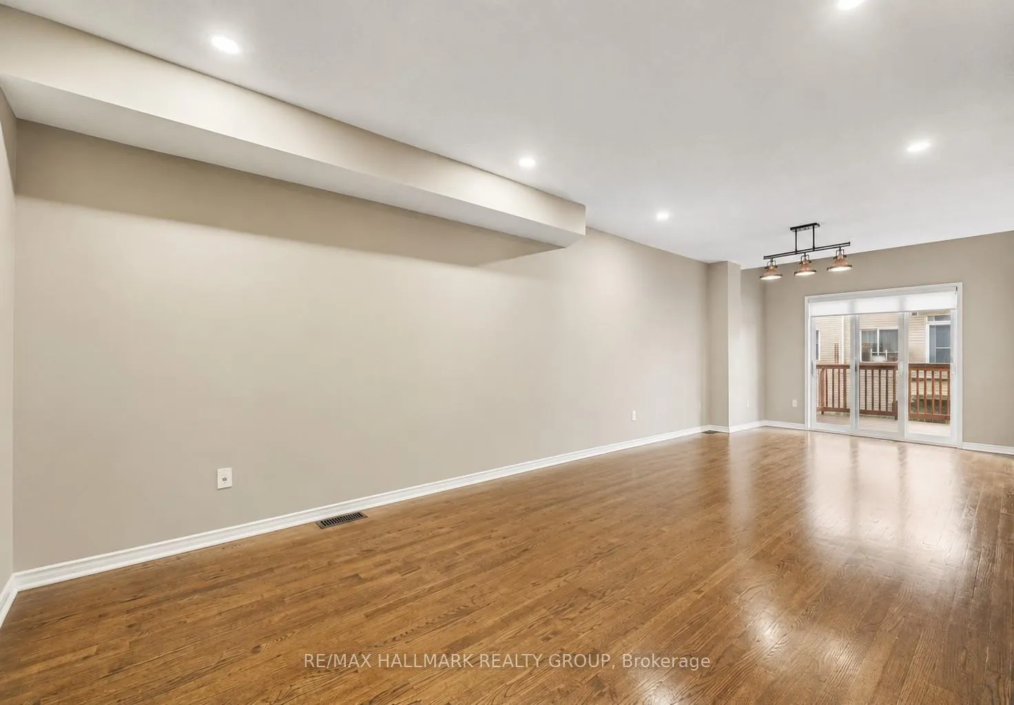 Photo 6 of 224 Lamplighters Drive, Ottawa, Barrhaven - Cedargrove/Fraserdale — HOMEH